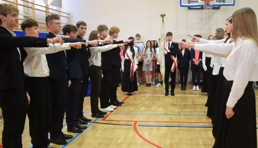 Ponad 250 pierwszoklasistów dołączyło do społeczności IV LO…