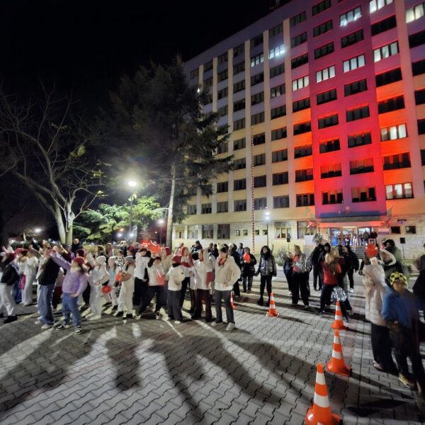 Radom w czerwieni. Finał kampanii „Dzieciństwo bez przemocy”…